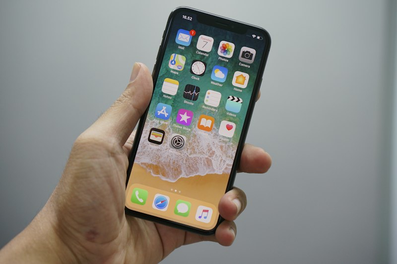 Apple iPhone 13 Garansi Resmi Apple Indonesia