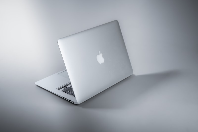 MacBook Pro 14 Inch M3 Garansi Resmi